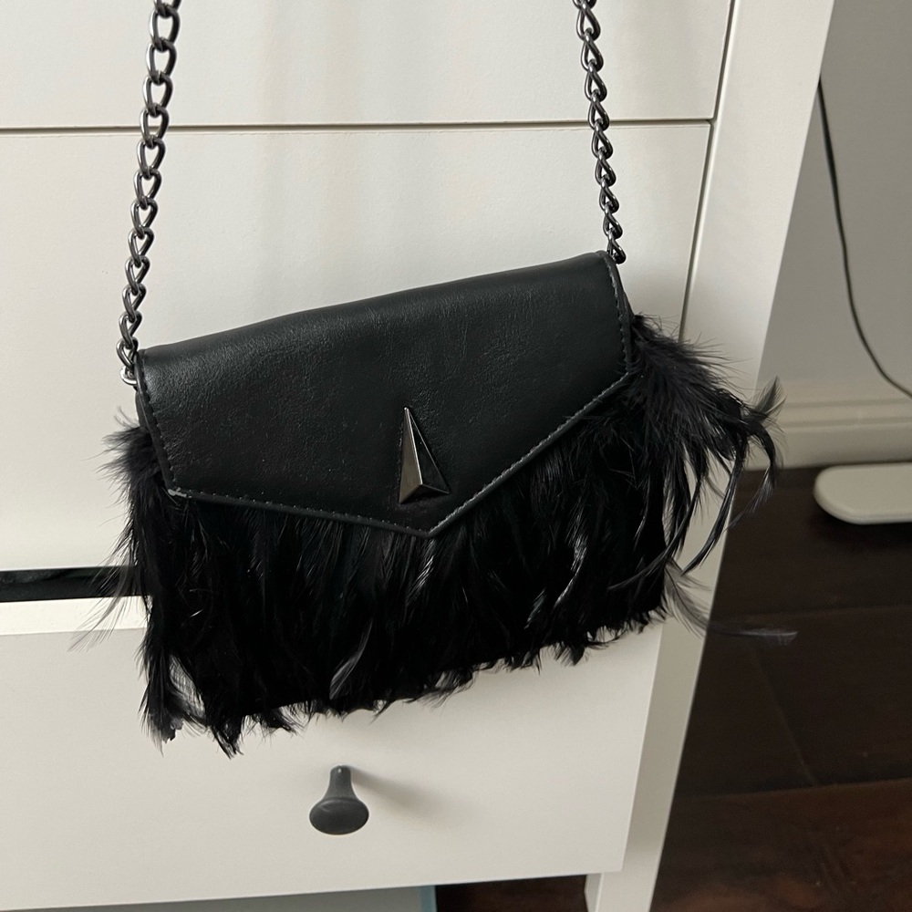 Express Black Feathery Flapper Style Purse 🖤🪽